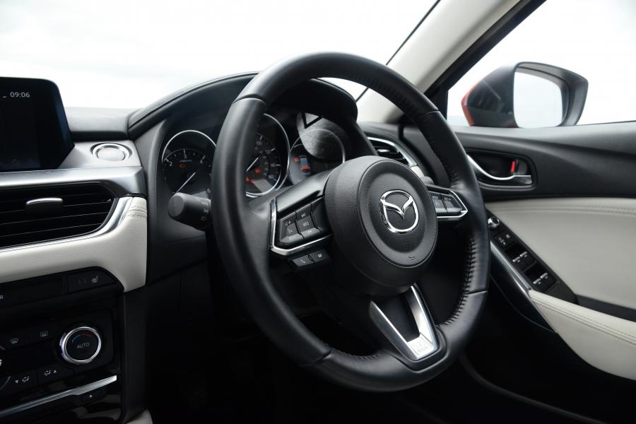 Панель приборов Mazda6 Wagon 2015 года  (UK) (фото 10 из 39)
